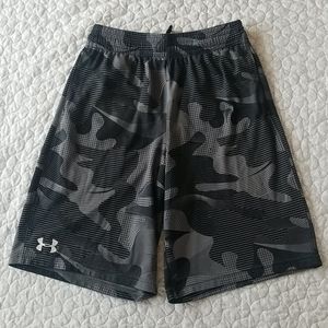 Boys Under Armour Shorts Size L
